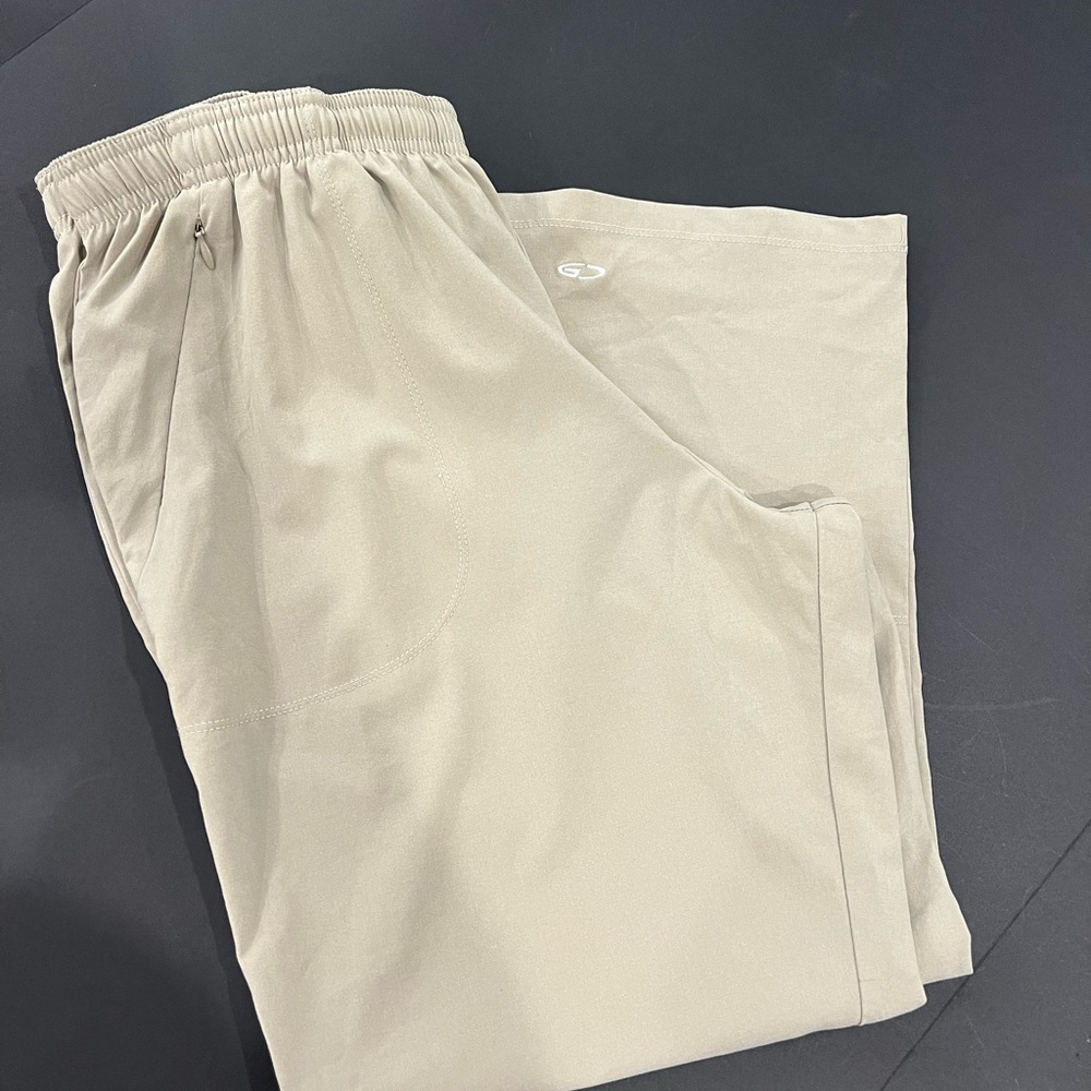 Champion, sporty, crop pants size M